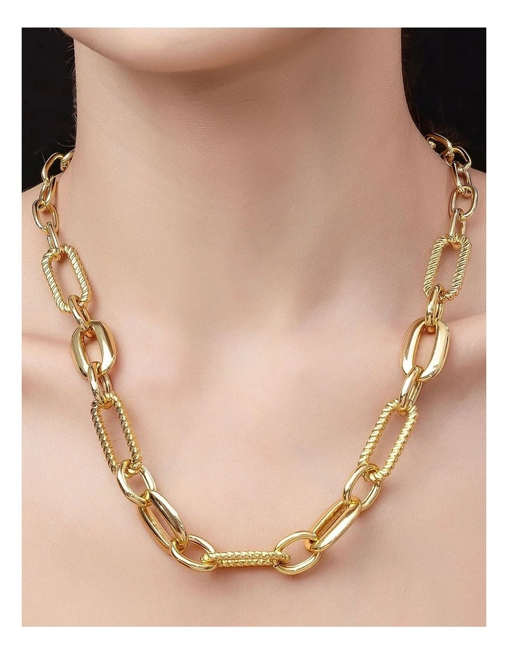 Large Chain Link Necklace in Gold image 3