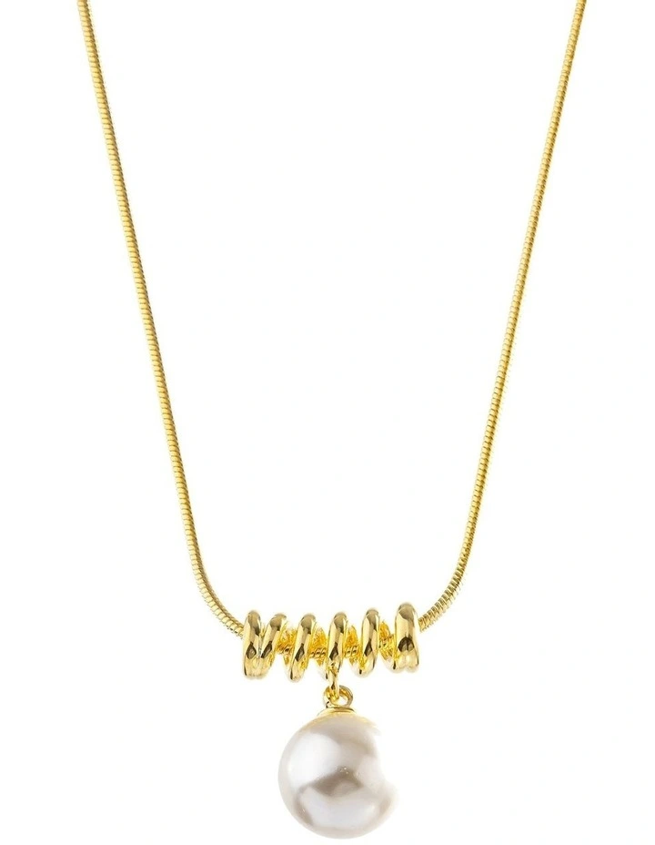 Snake Chain With Faux Pearl in Gold image 2