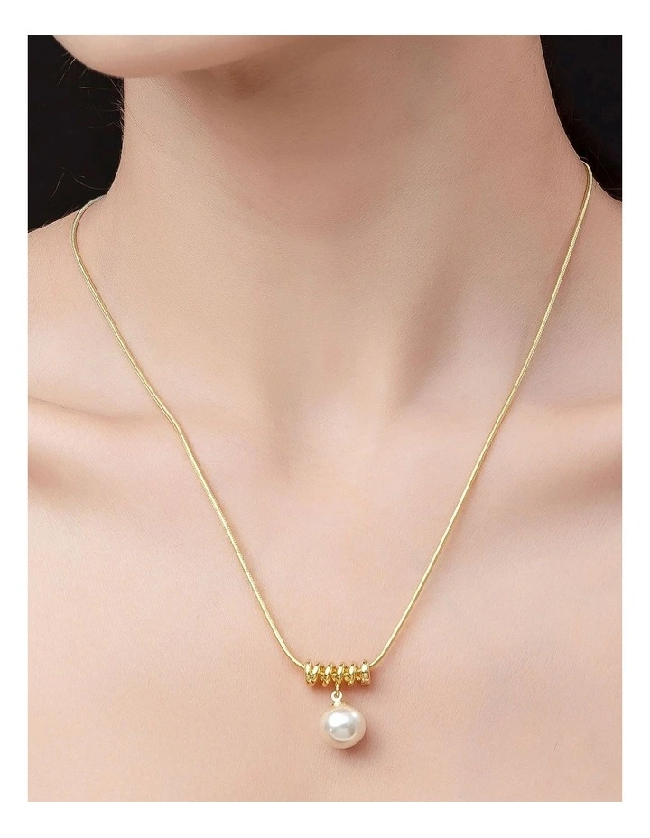 Snake Chain With Faux Pearl in Gold image 3