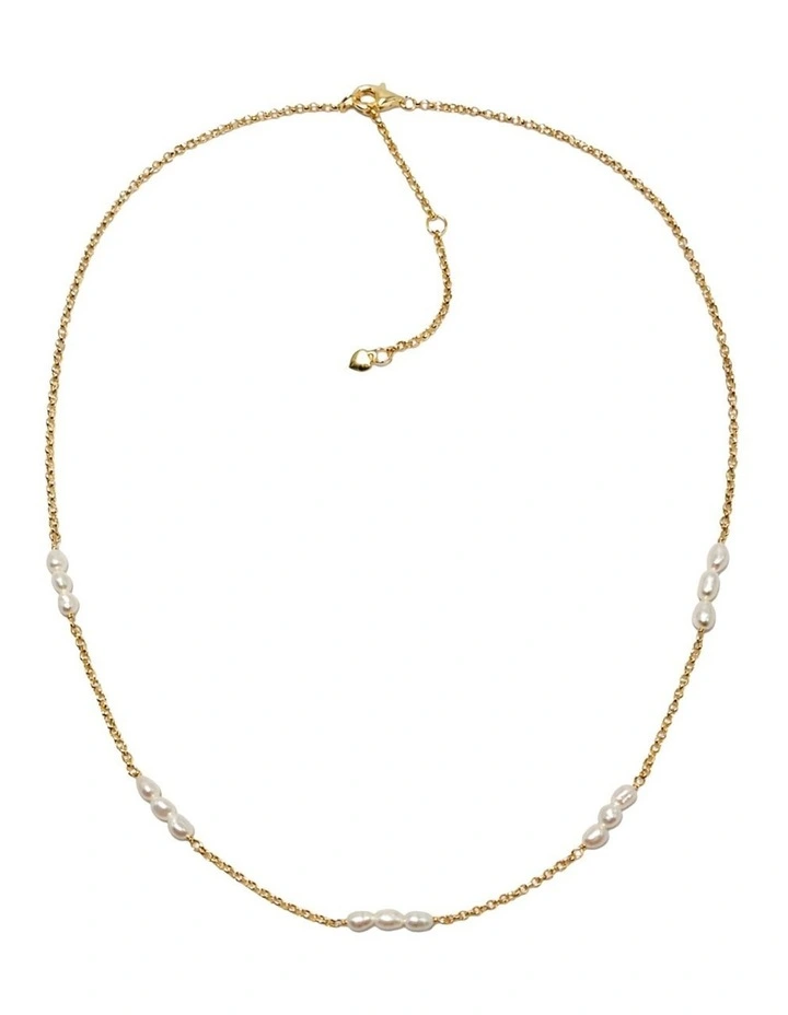 Dainty Pearl Trio Chain Necklace in Gold image 1
