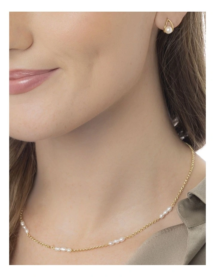 Dainty Pearl Trio Chain Necklace in Gold image 2