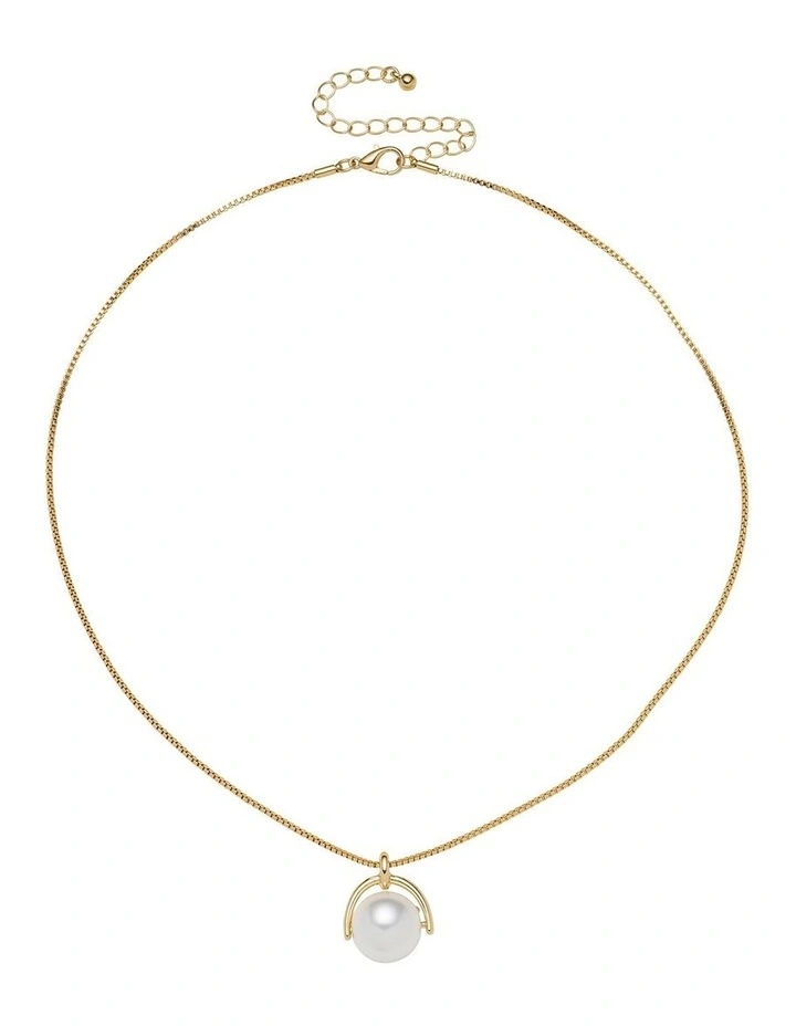 Pearl with Arc Pendant Necklace in Gold image 1