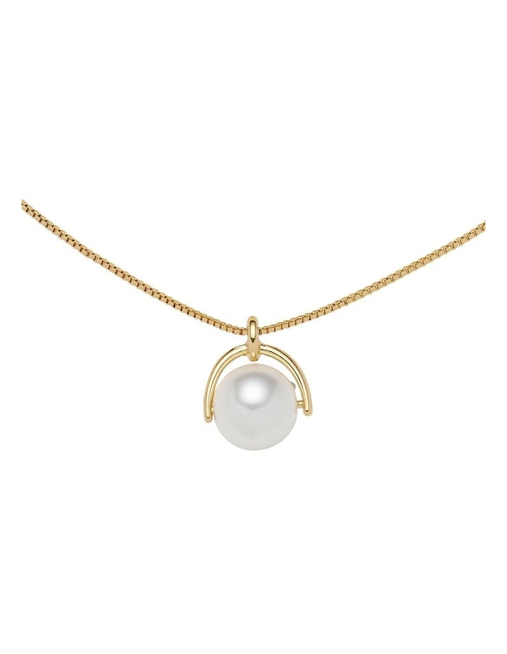 Pearl with Arc Pendant Necklace in Gold image 5