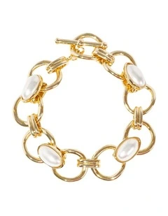 Oval Link Pearl Bracelet in Gold