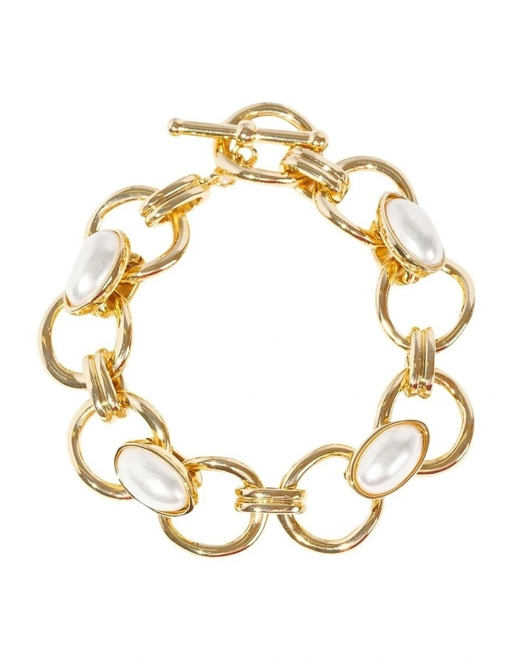 Oval Link Pearl Bracelet in Gold image 1