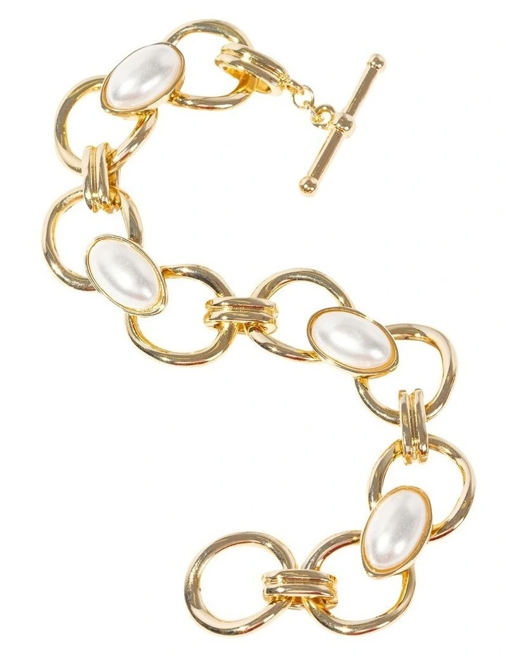 Oval Link Pearl Bracelet in Gold image 2