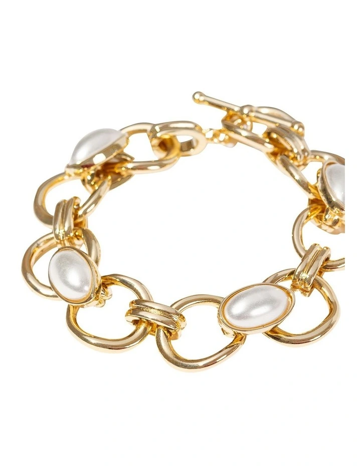 Oval Link Pearl Bracelet in Gold image 3