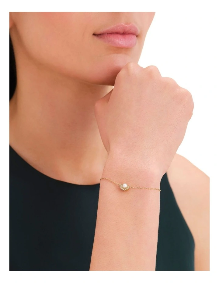 Modern Pearl Circle Bracelet in Gold-Tone image 2