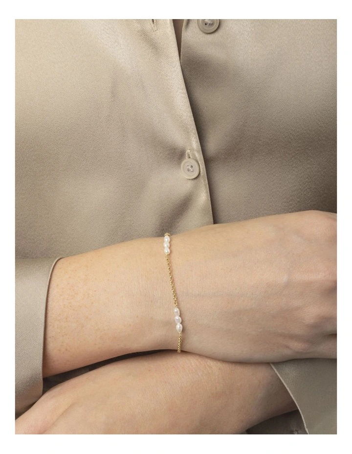 Dainty Pearl Trio Chain Bracelet in Gold image 2