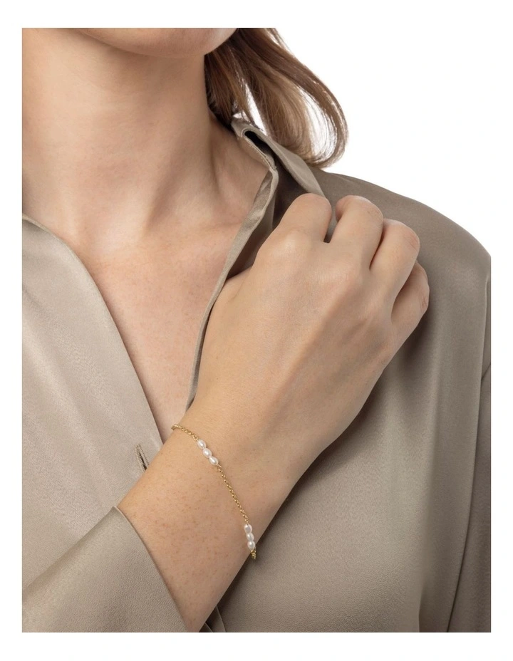 Dainty Pearl Trio Chain Bracelet in Gold image 3