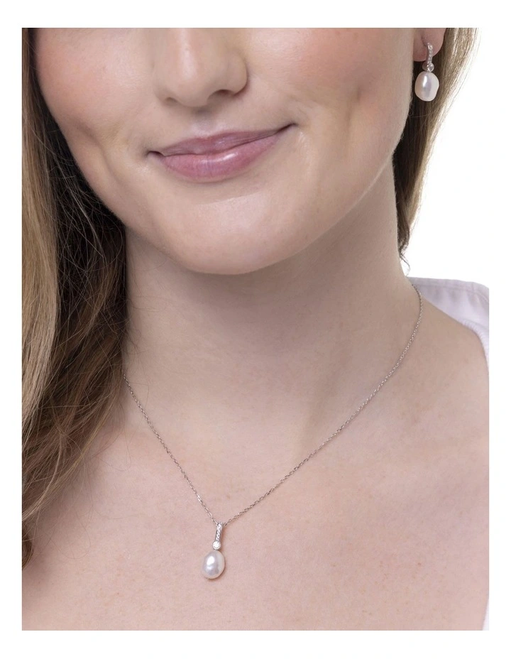 Brilliant Baroque Pearl Pendant Necklace in White image 2