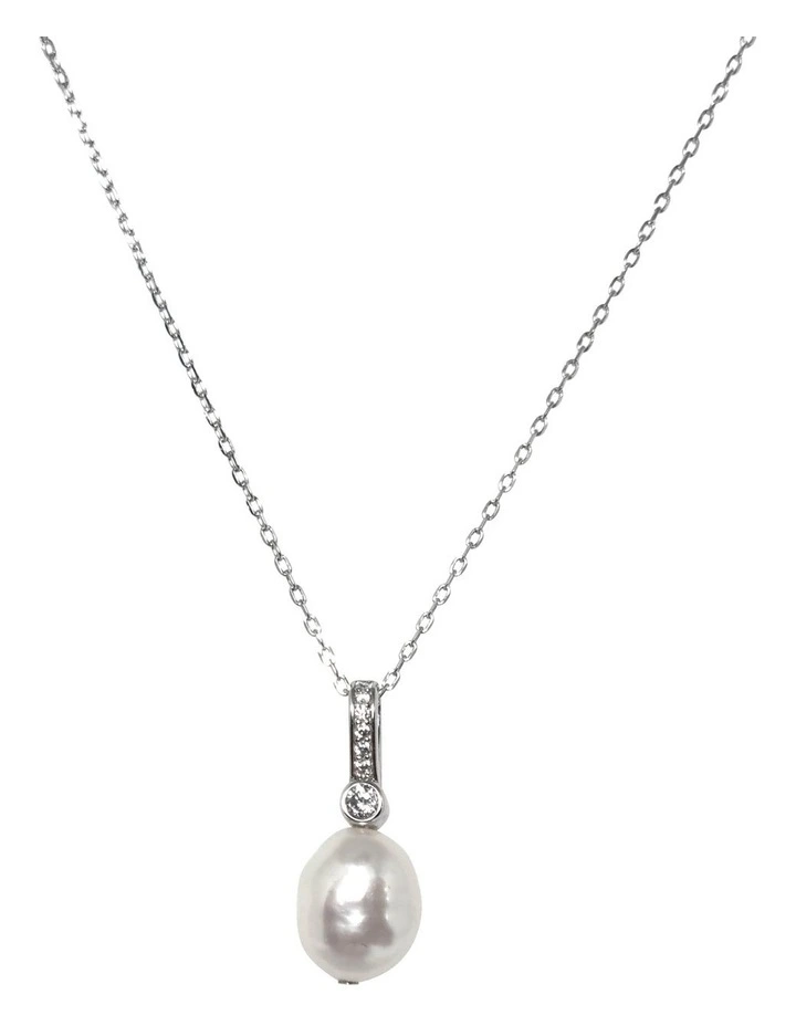 Brilliant Baroque Pearl Pendant Necklace in White image 3