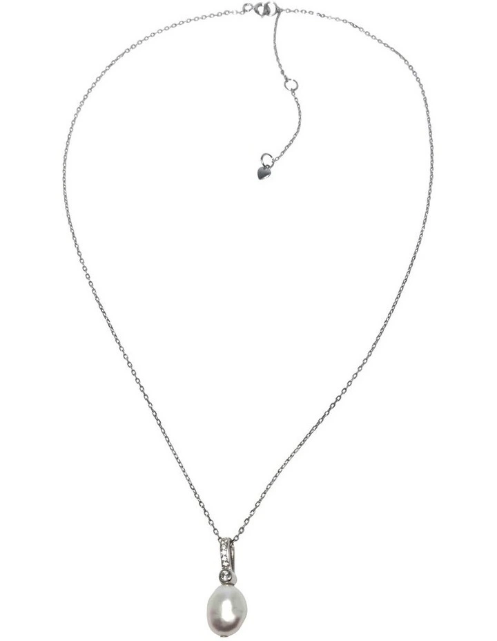 Brilliant Baroque Pearl Pendant Necklace in White image 4