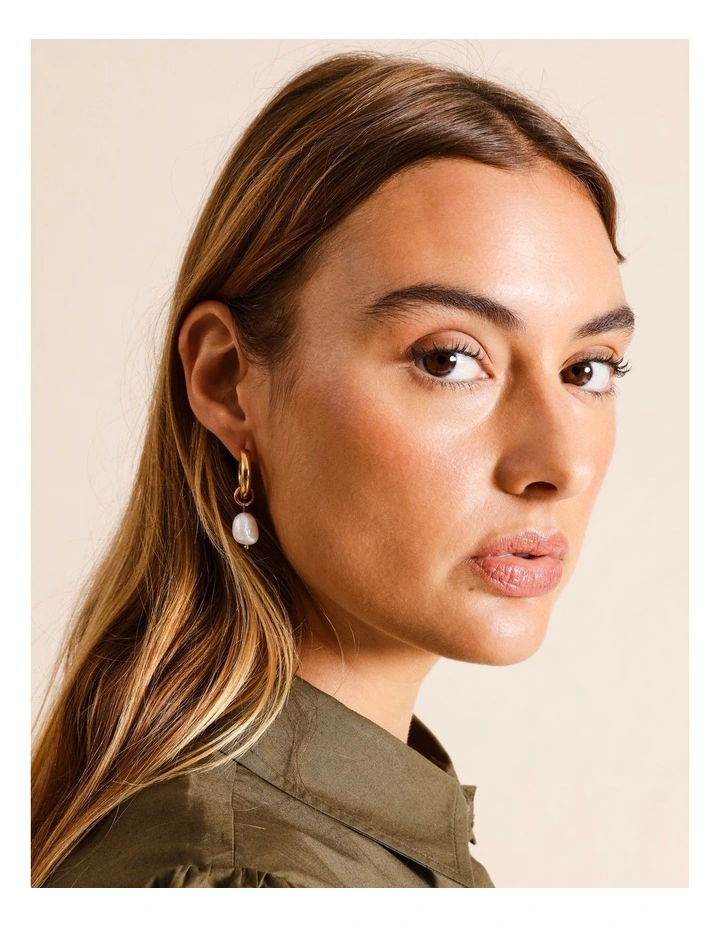 Freshwater Pearl Hoop Earring 20mm in Gold image 4