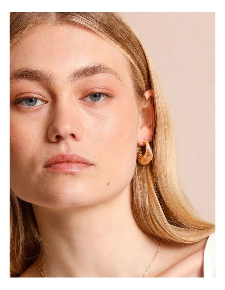 Basketweave Earrings in Gold image 4