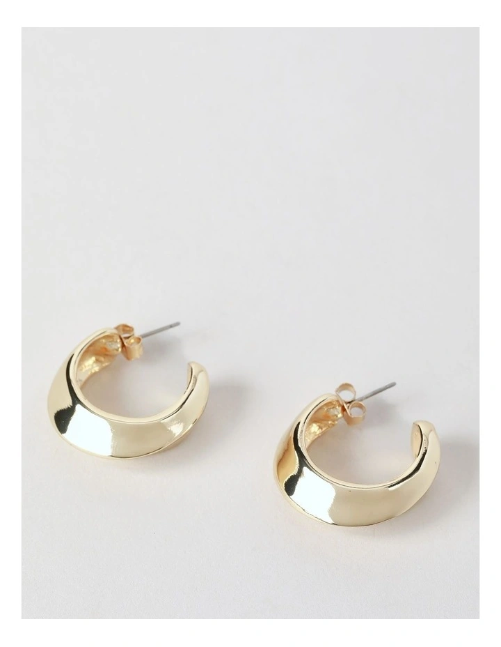 Twist Earring in Gold image 1