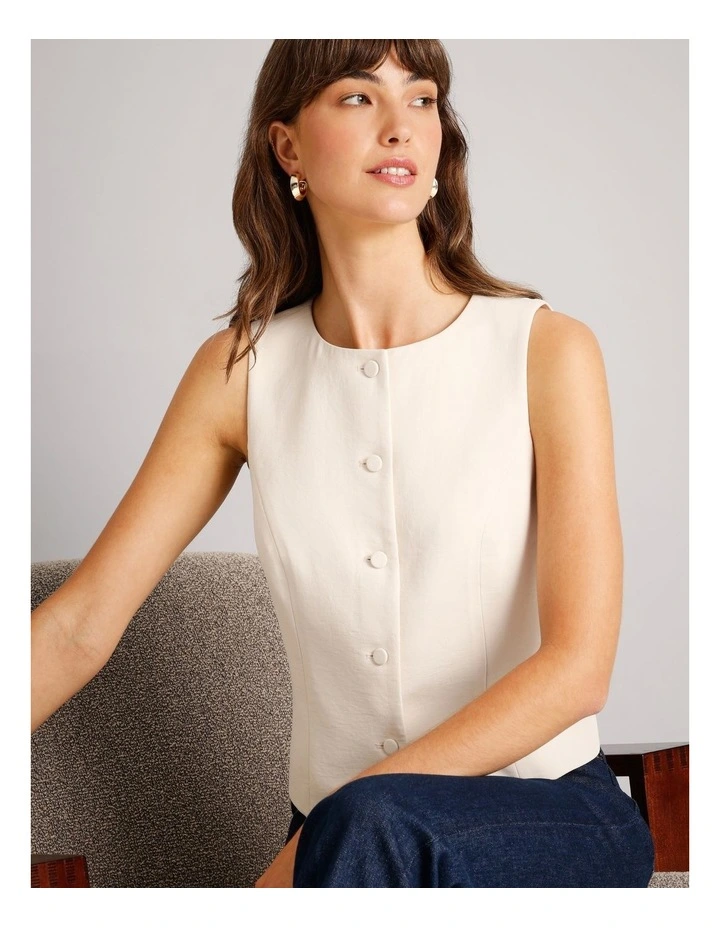 Twist Earring in Gold image 4