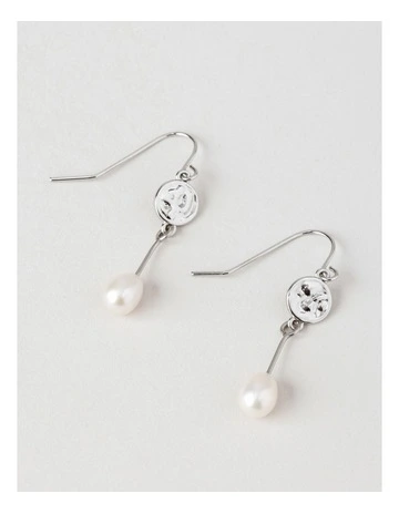 Battered Trim Freshwater Pearl Earring in Silver