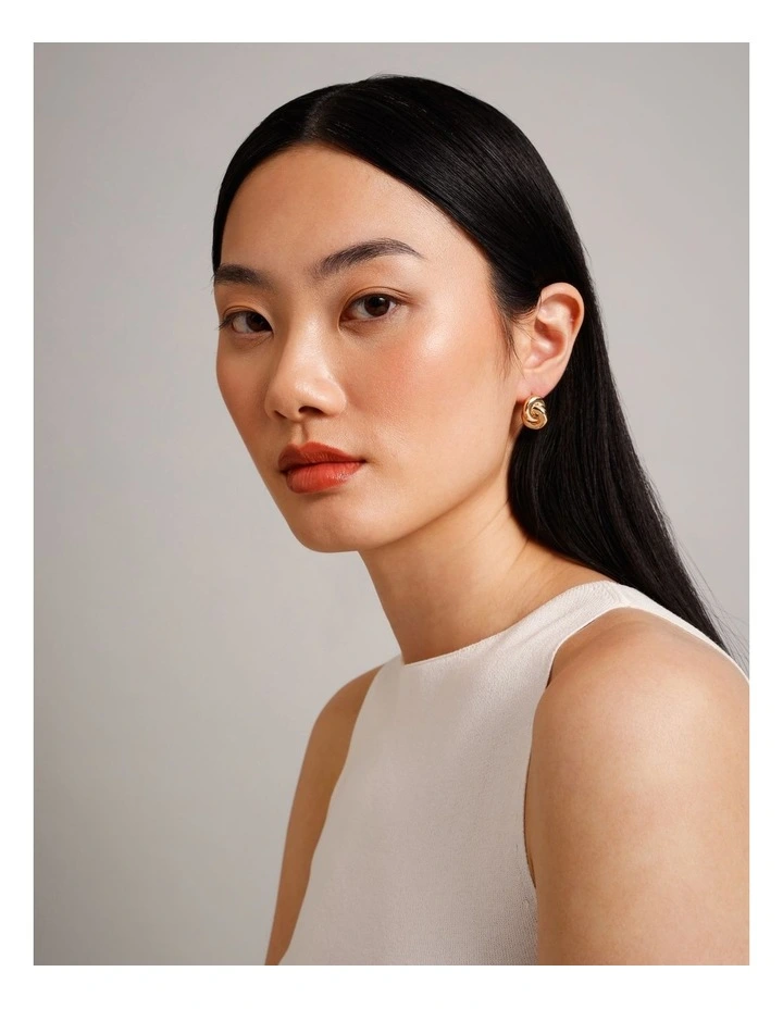 Interlocked Rings Earrings in Gold image 2