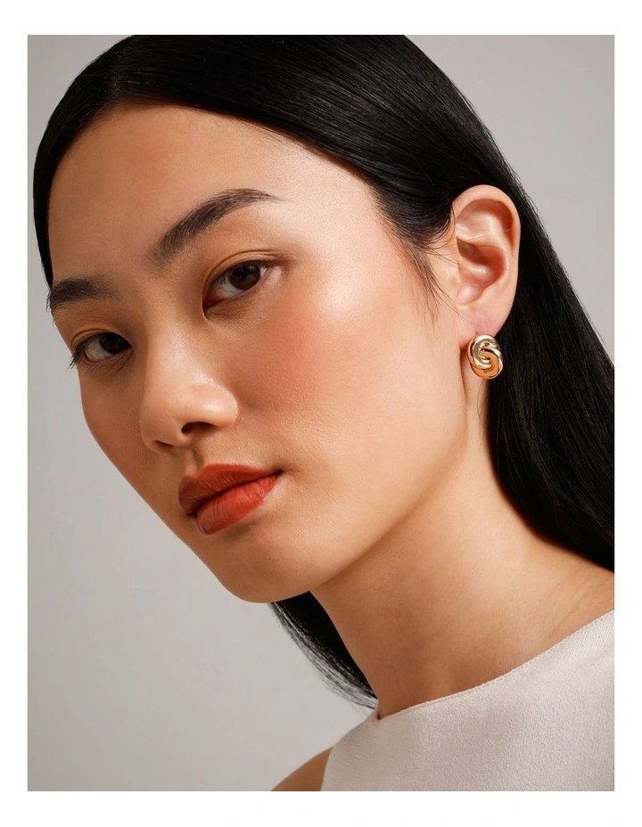 Interlocked Rings Earrings in Gold image 4