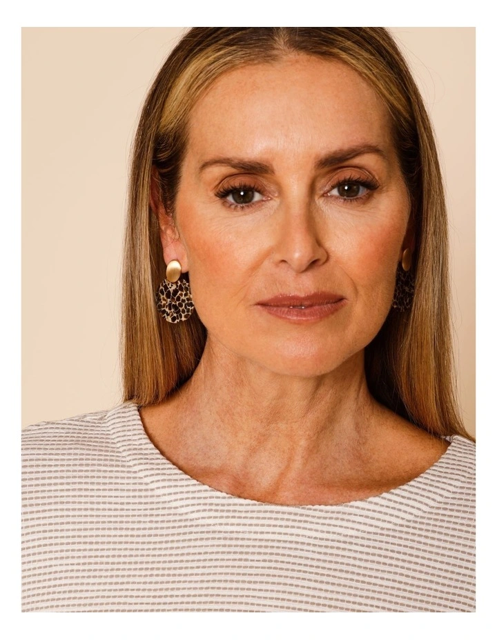 Leopard Print Doorknocker Earring in Gold image 2