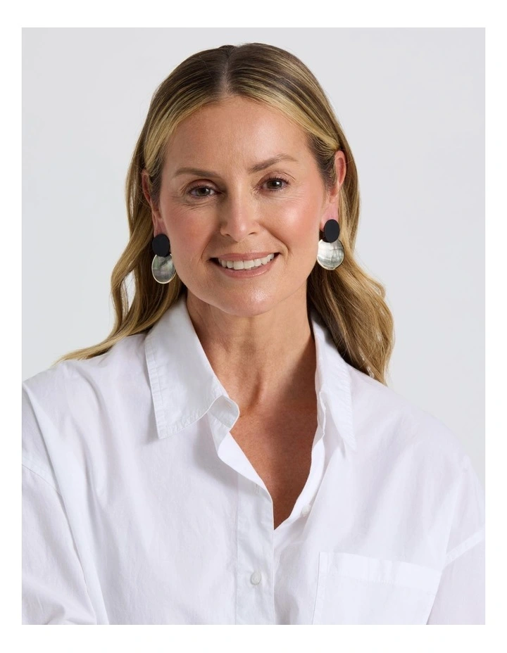 Mop Earring in Black image 2