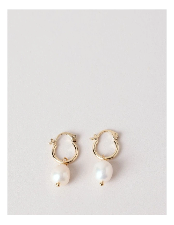 Freshwater Pearl Earring in Gold image 1