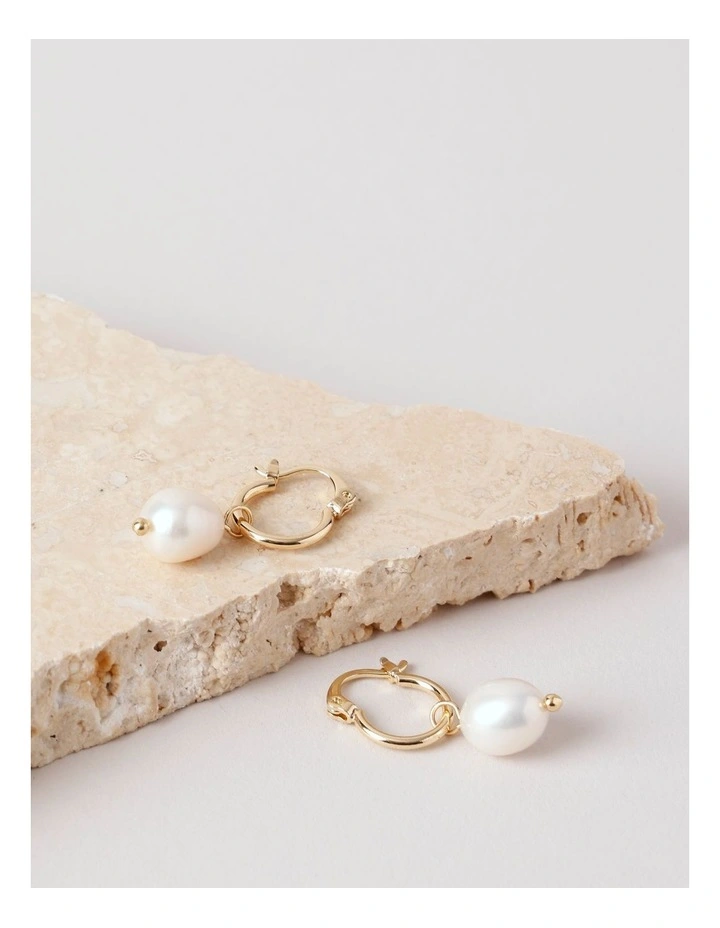 Freshwater Pearl Earring in Gold image 2