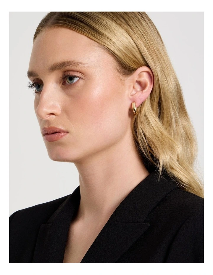 Gold Twist Hoop Earring in Gold image 2