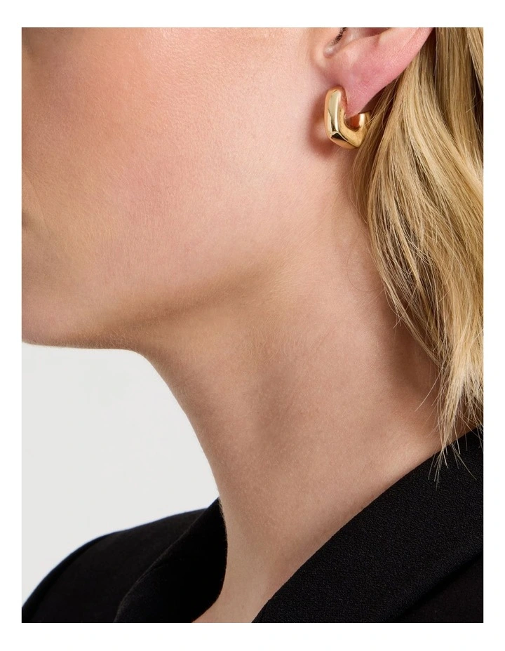 Gold Twist Hoop Earring in Gold image 4