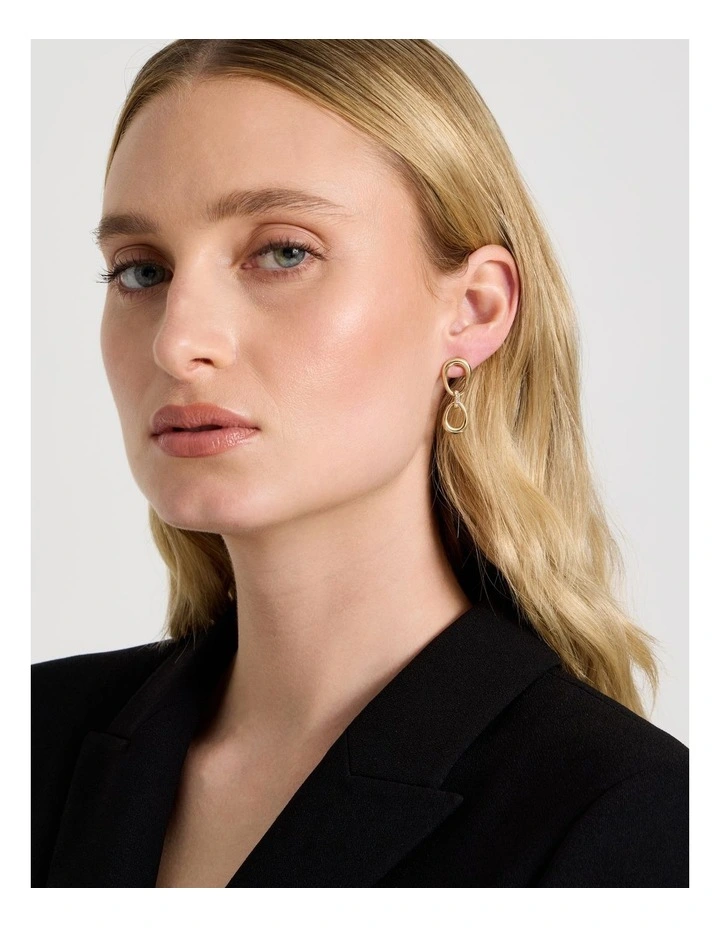 Link Earrings in Gold image 2