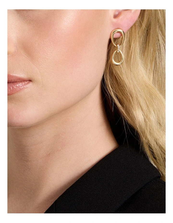 Link Earrings in Gold image 4