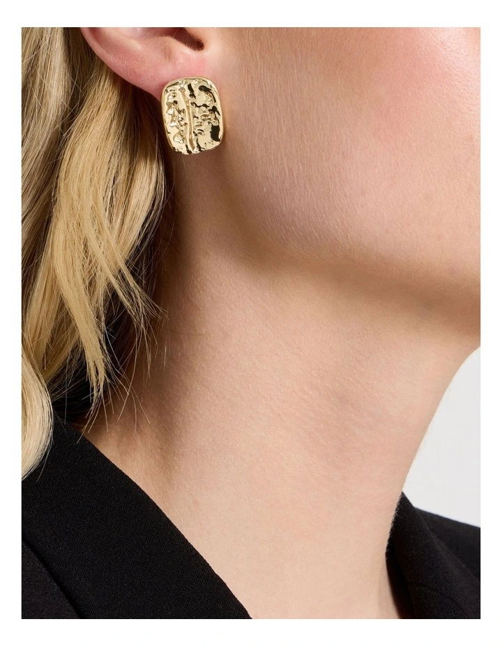 Curved Studs in Gold image 4