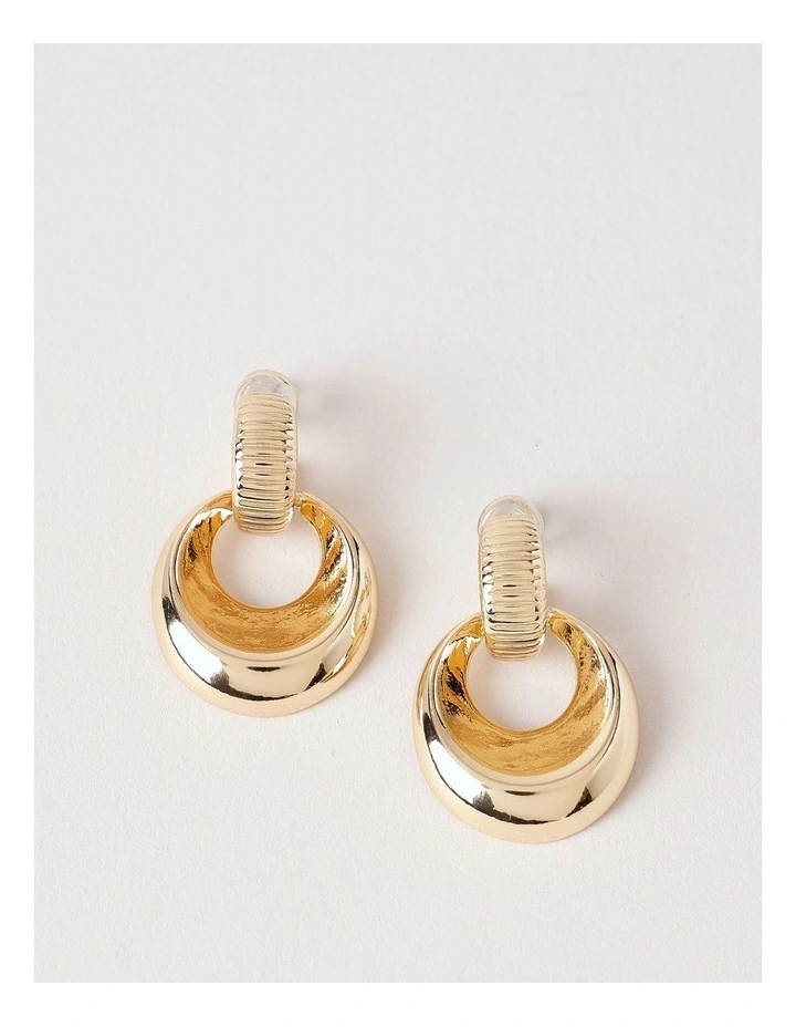 Textured Door Knocker Earring in Gold image 1