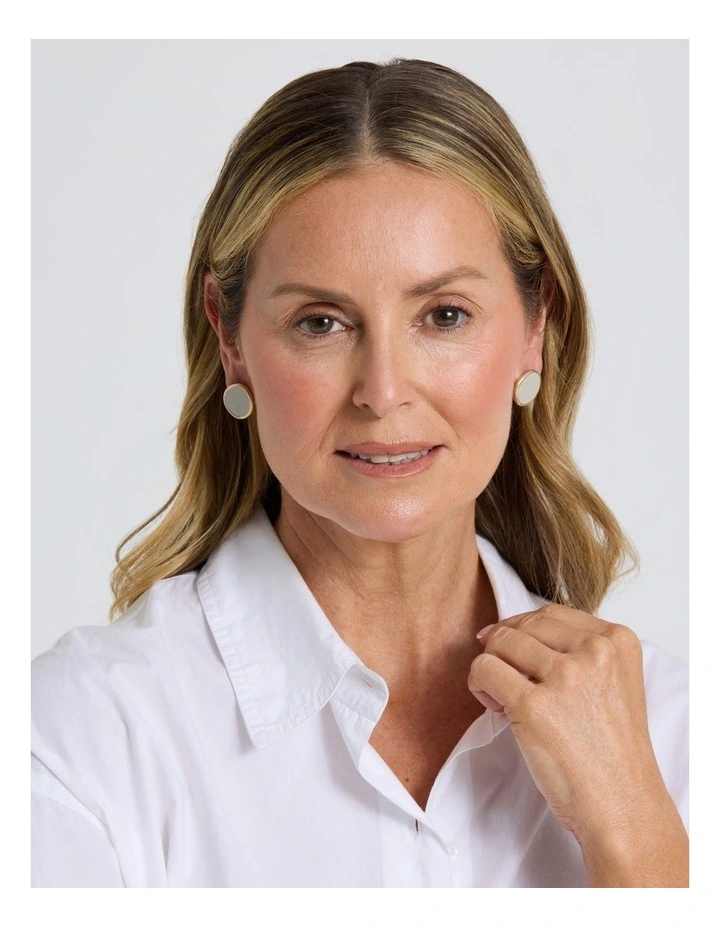 Disc Earring in Gold image 2