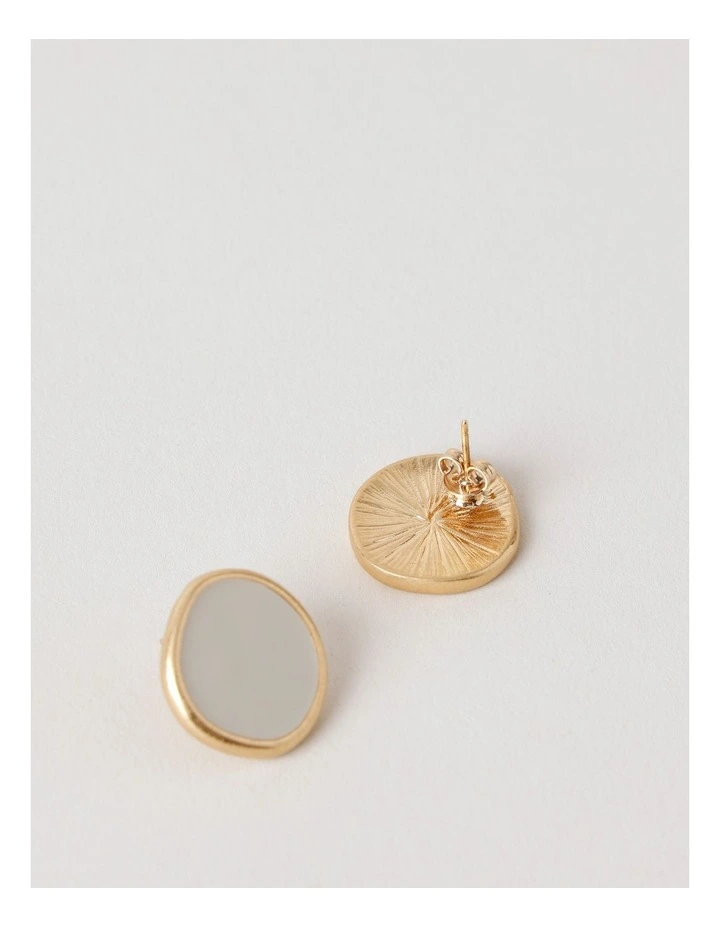 Disc Earring in Gold image 3