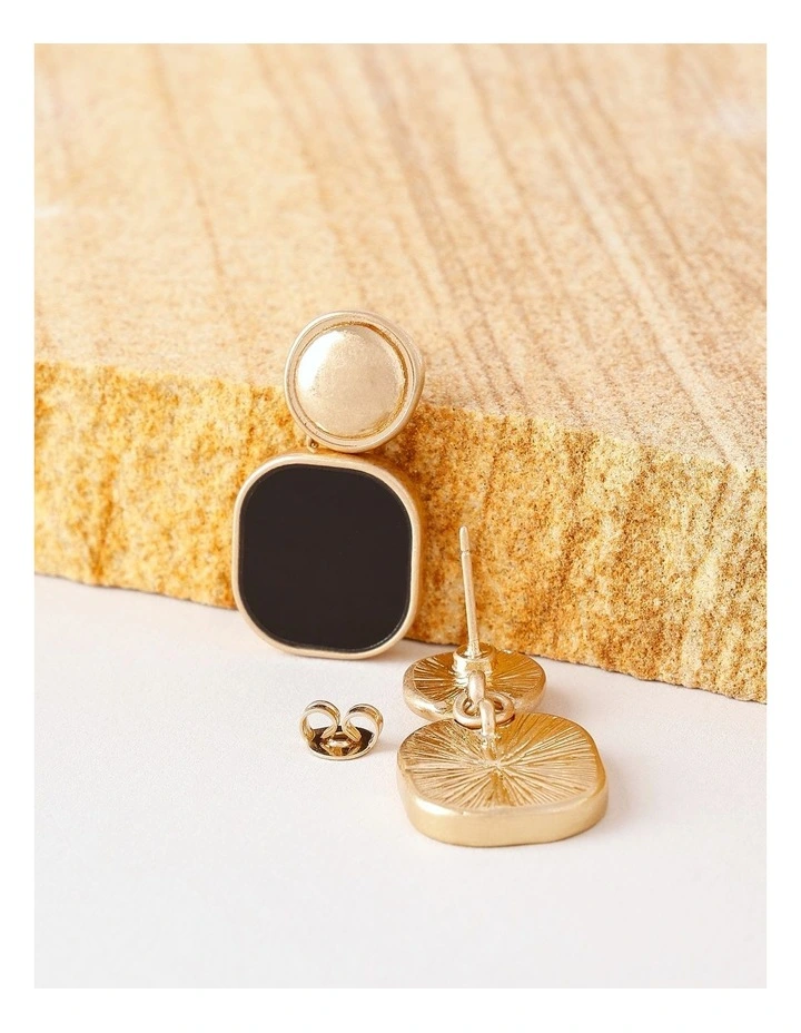 Drop Earring in Gold image 3