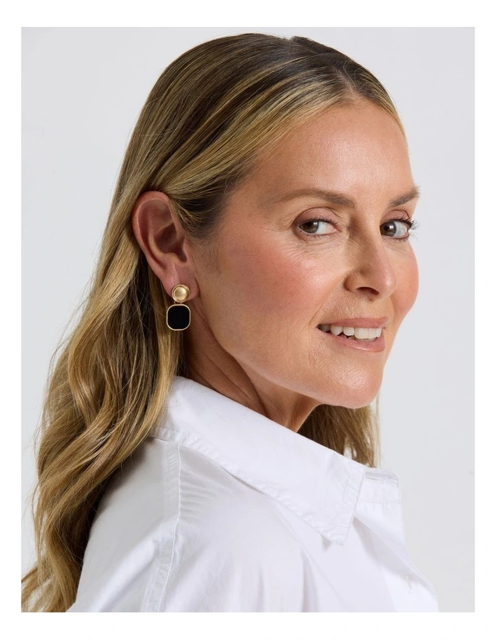 Drop Earring in Gold image 4