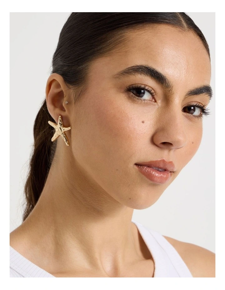 Diamante Starfish Earrings in Gold image 4
