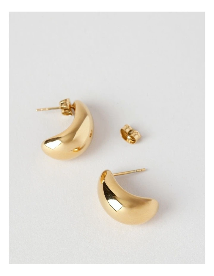Curved Earring in Gold image 2