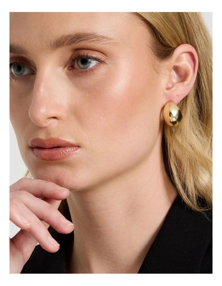 Round Hoops in Gold image 4