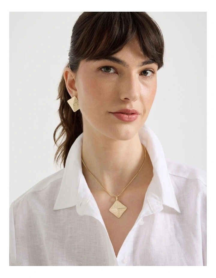 Hammered Pyramid Stud in Gold image 2