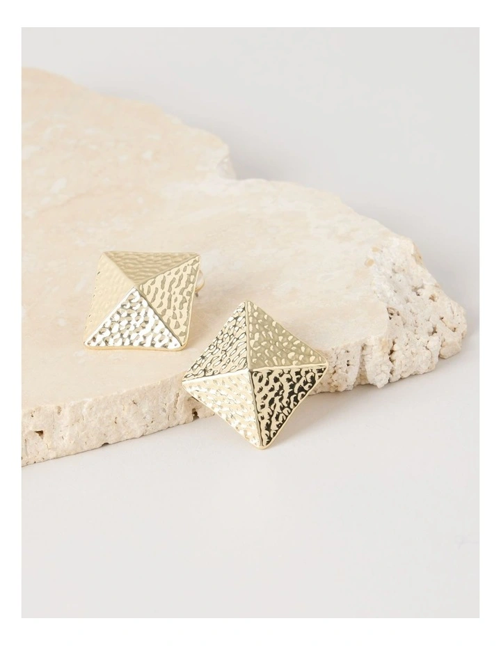 Hammered Pyramid Stud in Gold image 3