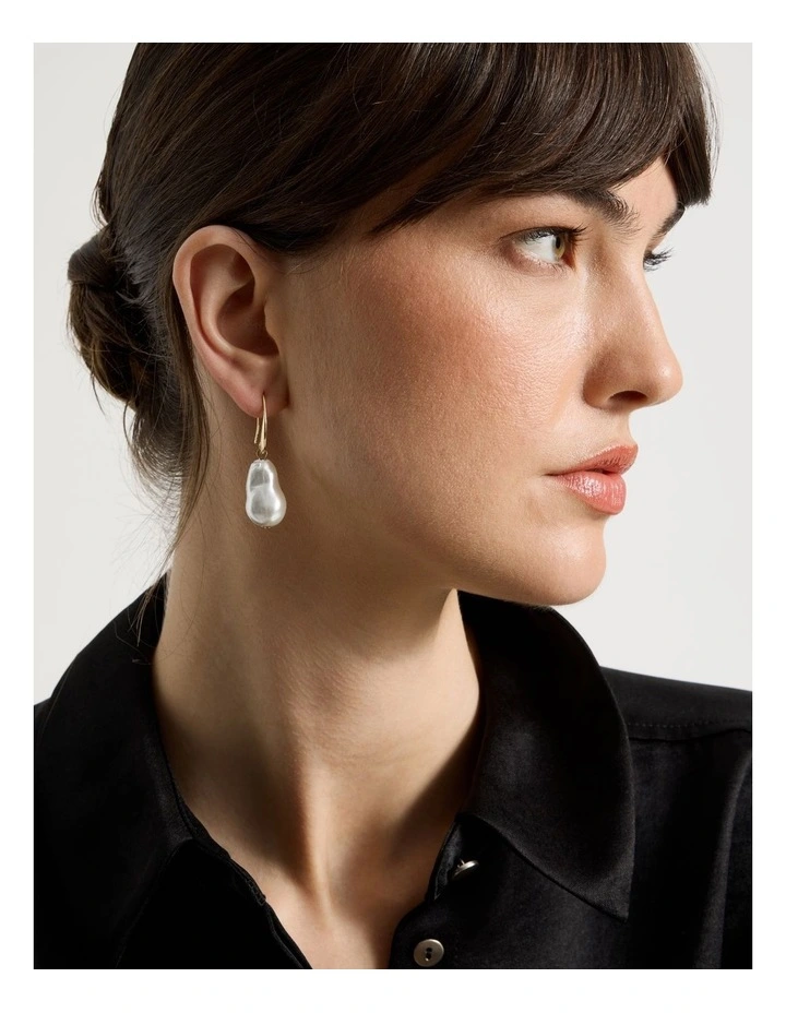 Pearl Drop Earrings image 2