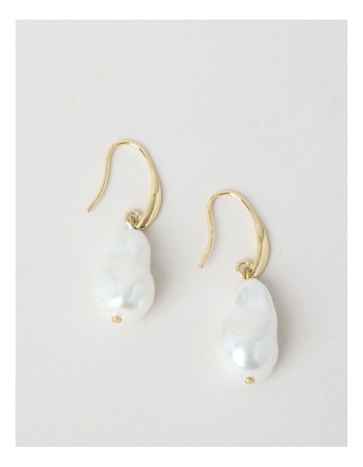 Pearl Drop Earrings image 3