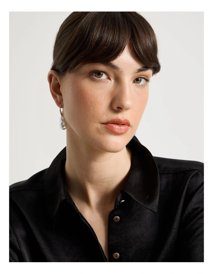 Pearl Drop Earrings image 4