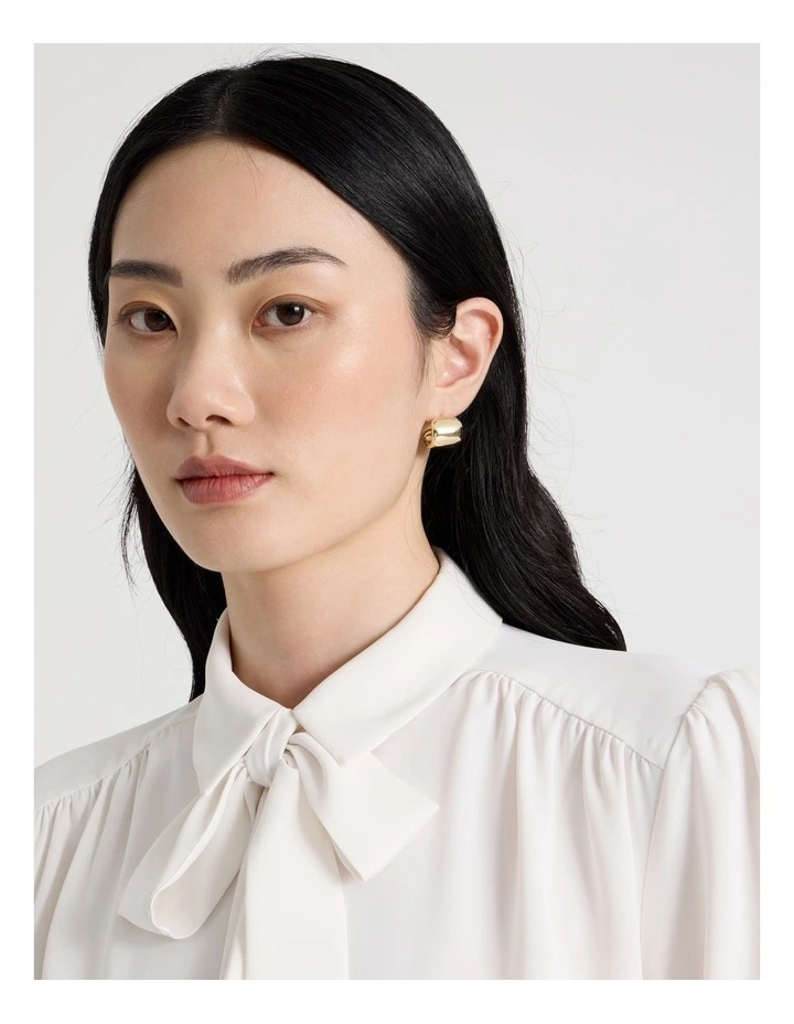 Curved Stud Earrings in Gold image 2
