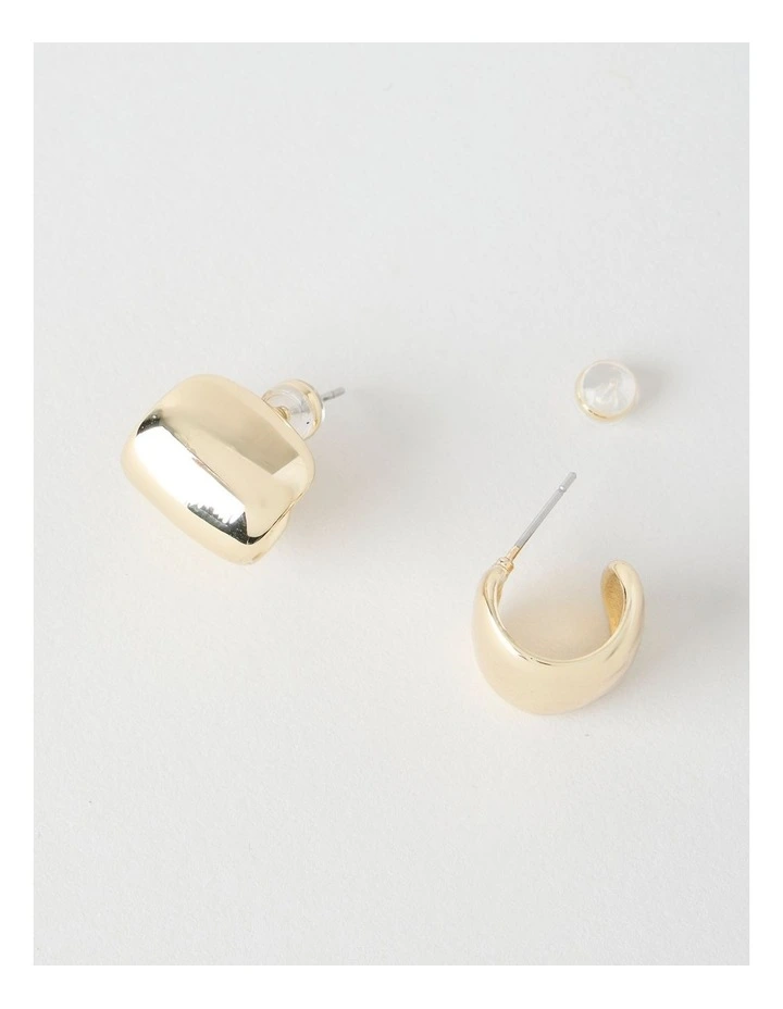 Curved Stud Earrings in Gold image 3