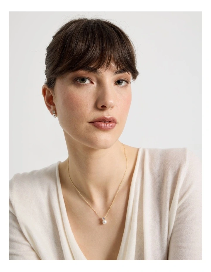 Pearl and Diamante Necklace image 2