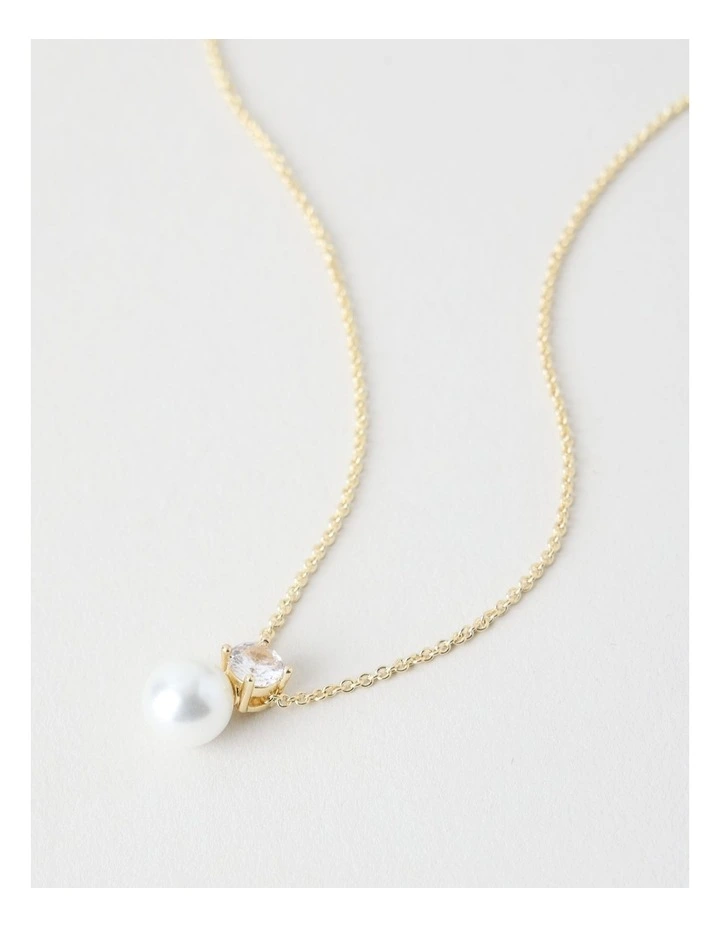 Pearl and Diamante Necklace image 3